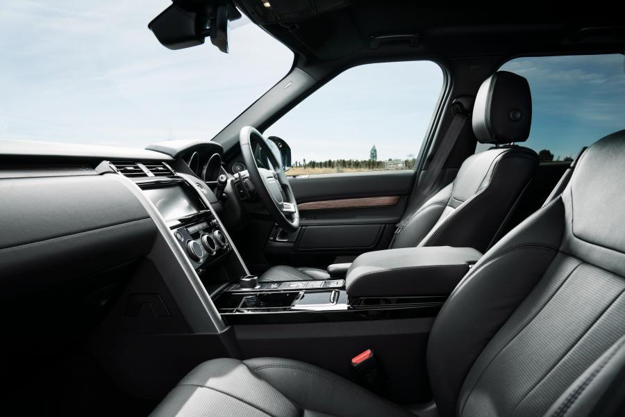 Интерьер Land Rover Discovery First Edition 2017 года  (AU) (фото 3 из 40)